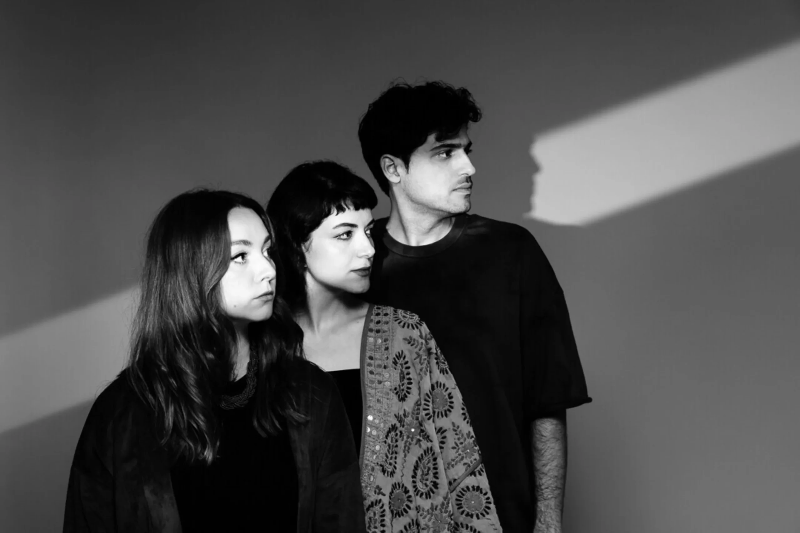 Trio Terrea (AU/IR) + COOLSTER x AKELA (GB)